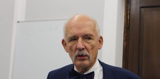 newsteam.pl Janusz Korwin-Mikke broni Putina. Nie mozna stawiac znaku rownosci miedzy