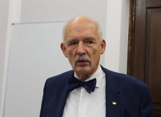 newsteam.pl Janusz Korwin-Mikke broni Putina. Nie mozna stawiac znaku rownosci miedzy